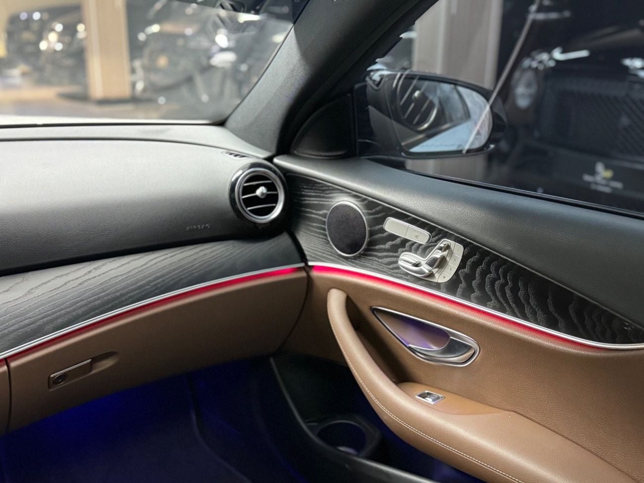 Mercedes-Benz E300 Premium + 2.0L