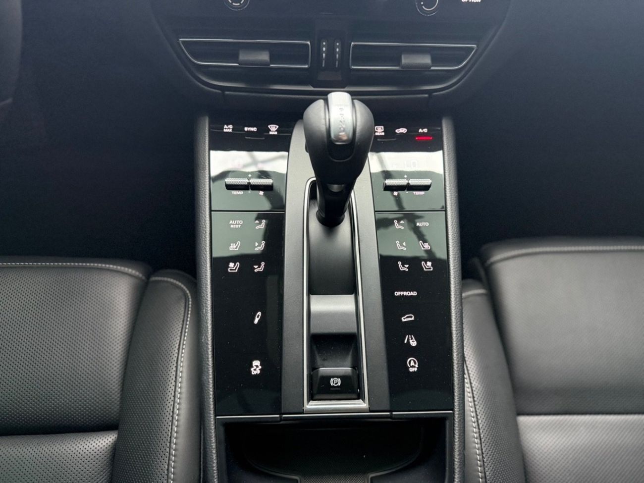 Porsche Macan 2024 Porsche Macan T, 2026 Porsche Warranty, Full Service History, Low KMs, GCC