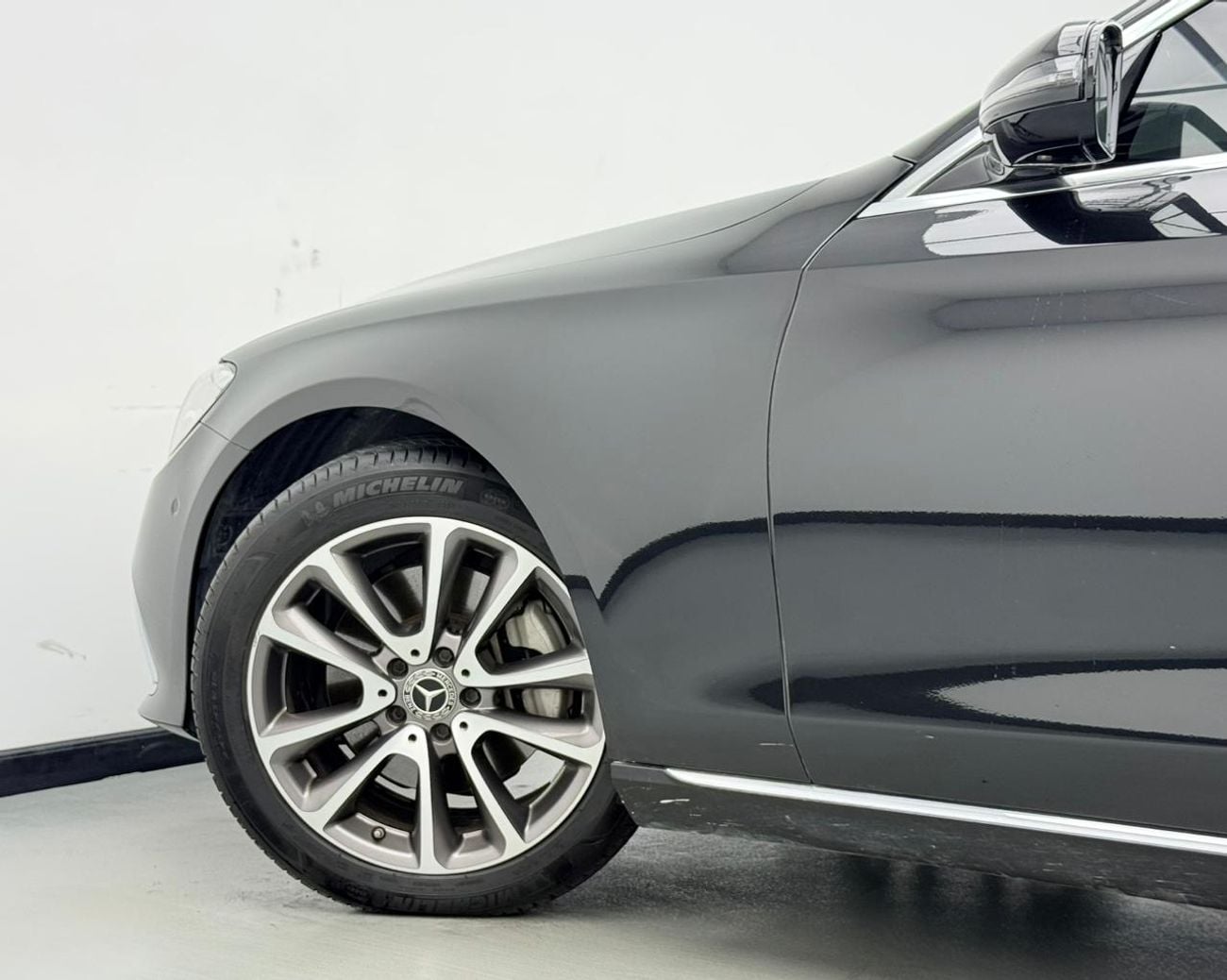 Mercedes-Benz E200 Premium 2.0L 2021 Mercedes-Benz E200, Mercedes Warranty+ Full Service History, GCC
