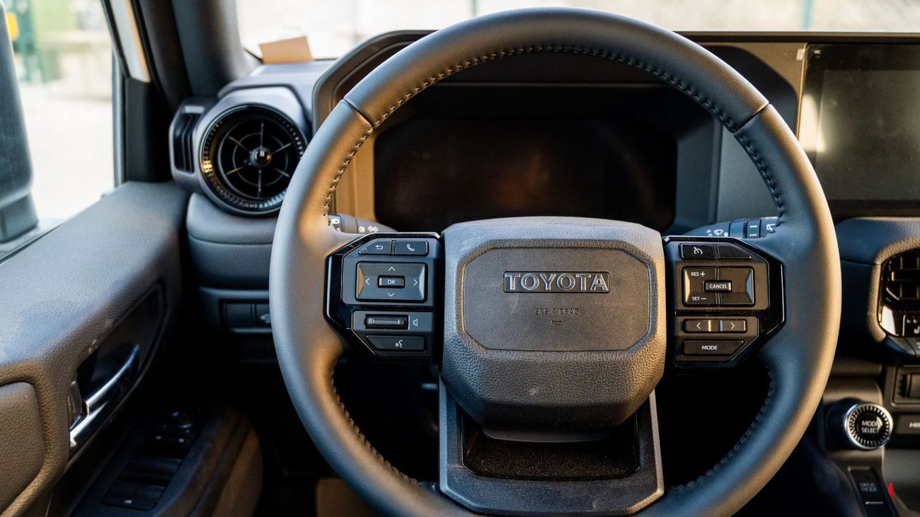 تويوتا برادو 2.8T DSL All Rounder . Four Wheel Drive , 7 Seats . 5 Door . Automatic