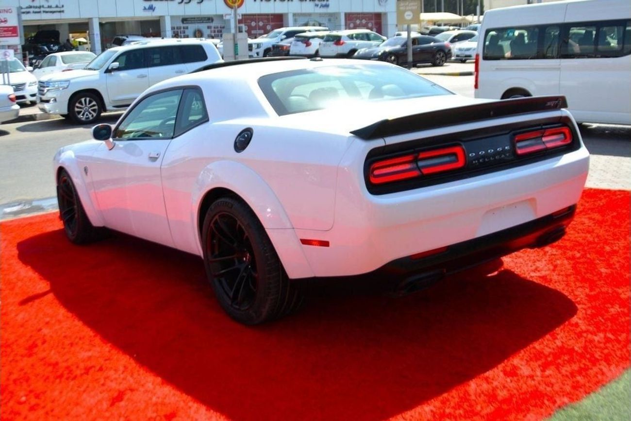 Dodge Challenger SRT Hellcat 6.2L (717 HP)-- GCC // FULL OPOTIOIN //ALCANTARA -- SUN ROOF / BANK FINANCE/GOOD CONDITI
