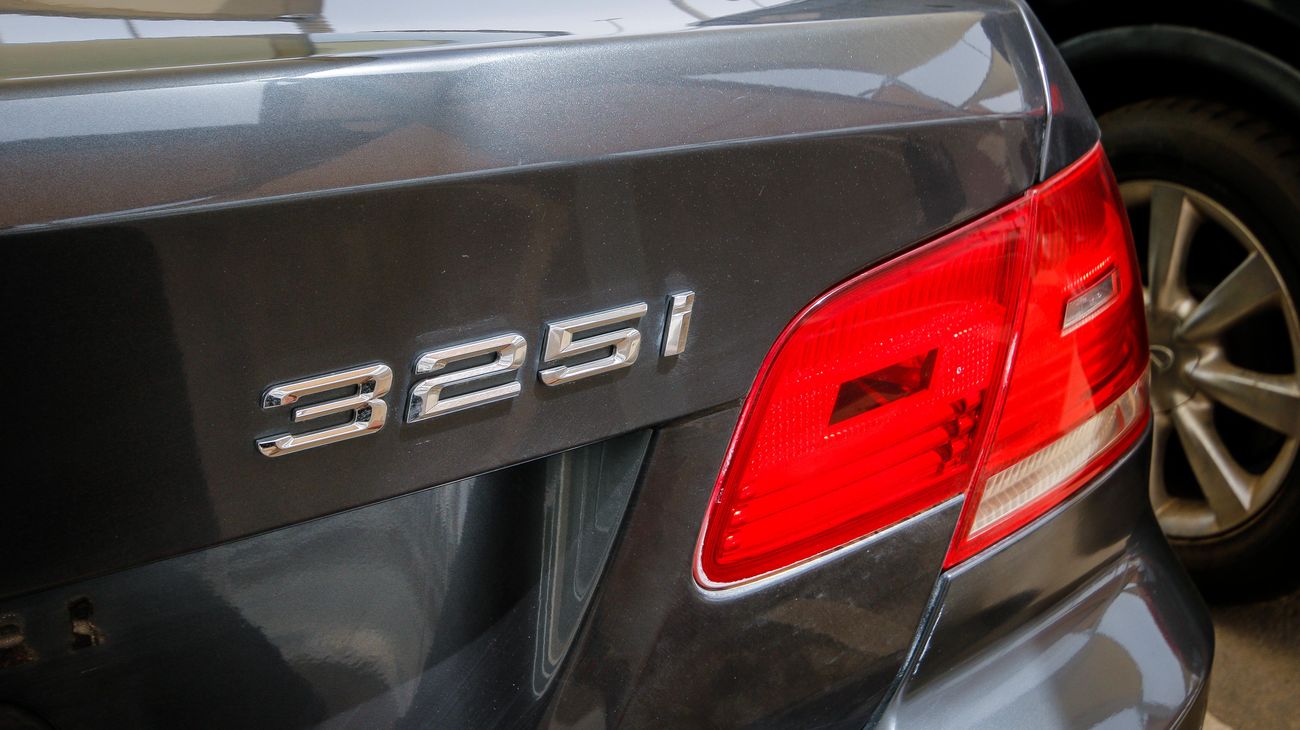 بي أم دبليو 325 i