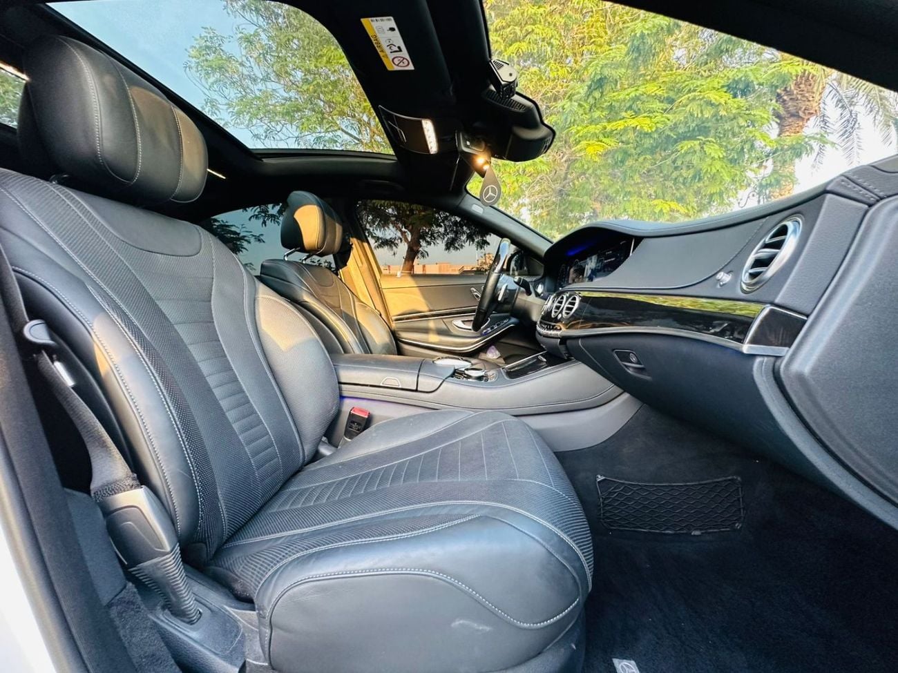 مرسيدس بنز S 560 Std 4.0L (463 HP)