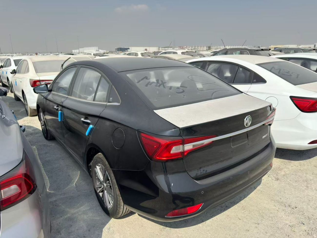 MG 5 DELUXE 1.5L A/T 2024 Full-option with sunroof Black | Export or Wholesale