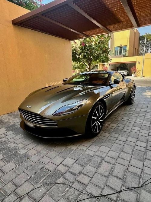 Aston Martin DB11