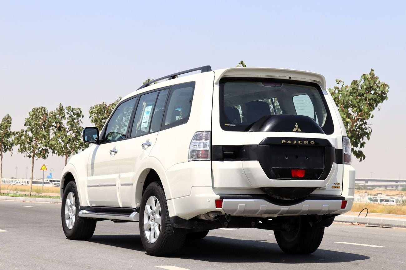 Mitsubishi Pajero GLS HIGHLINE ACCIDENTS FREE - GCC - PERFECT CONDITION INSIDE OUT - FULL OPTION