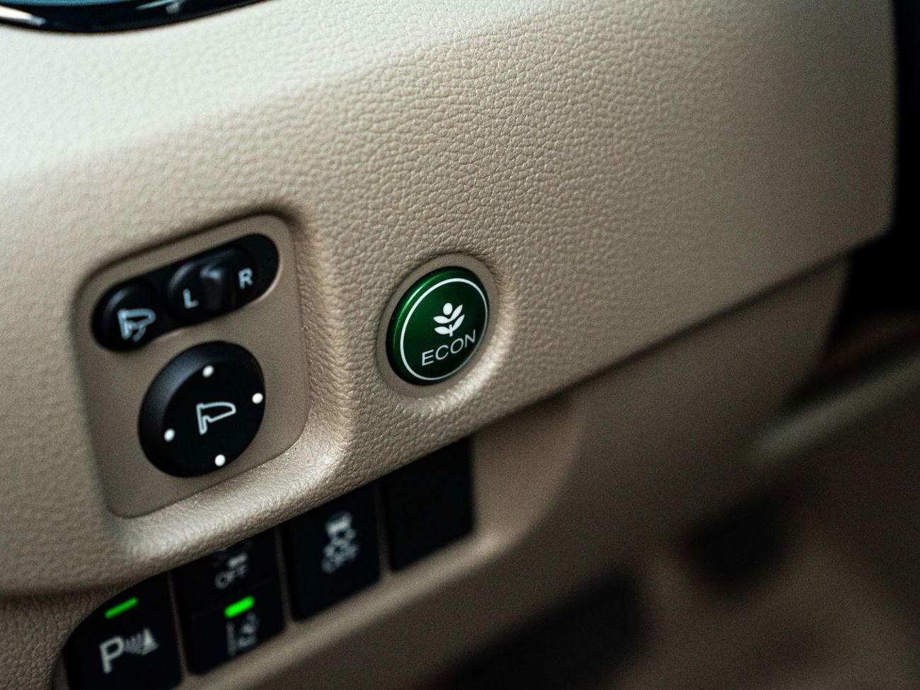 Honda Pilot AED 1887 PM • PILOT AWD TOURING • ONLY 28,000 KMS • 7-SEATER • PRISTINE CONDITION