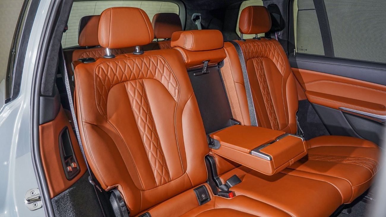 BMW X7 XDrive40i 3.0L | AED 4,913 PM | Warranty Aug-2026 | GCC