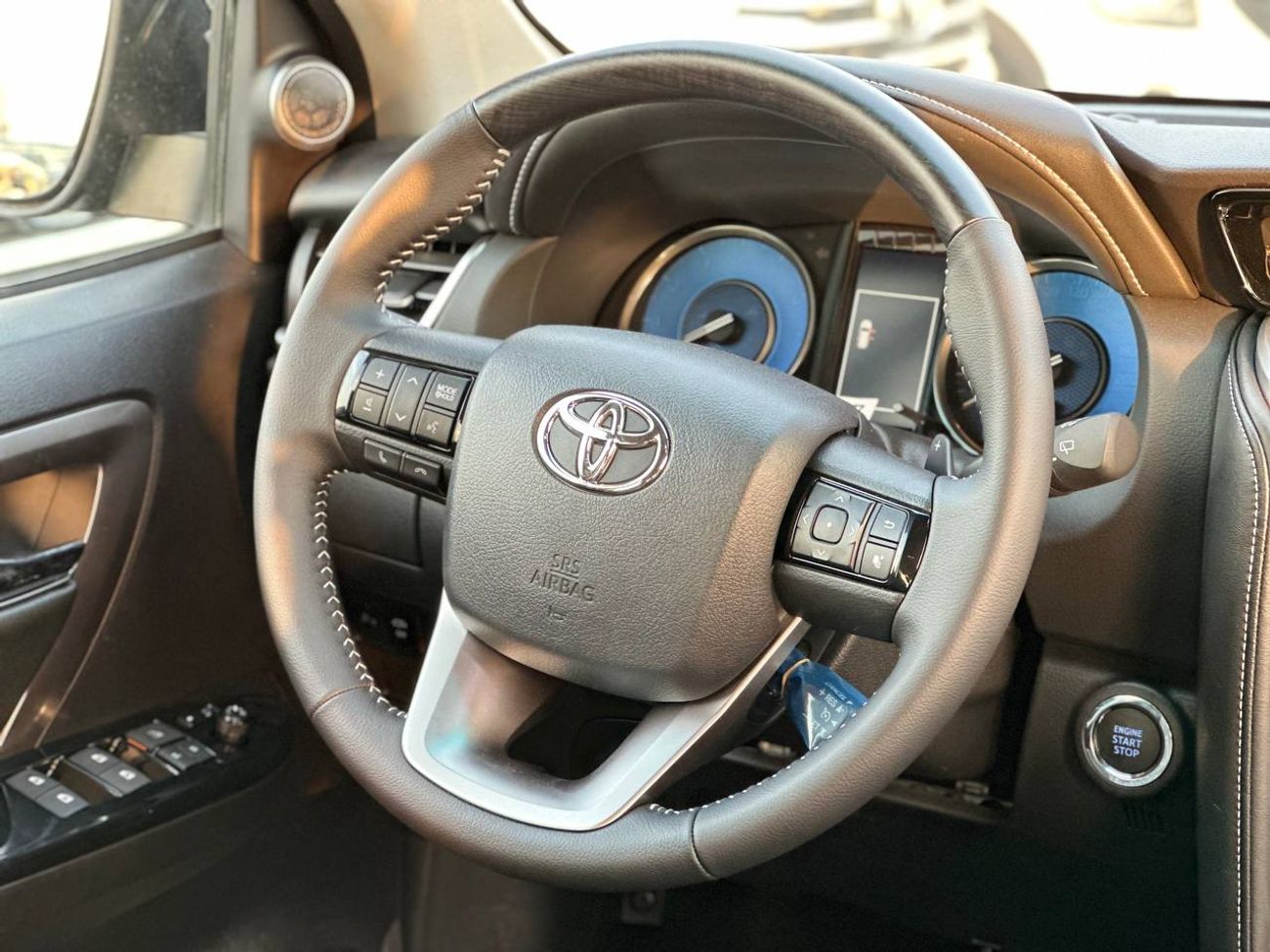 تويوتا فورتونر 4.0L PTR A/T // 2025 // High Option with DVD&Back Camera , Leather & Cooling Seats , Wireless Charge