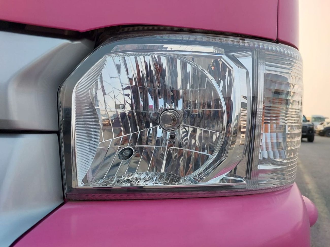 Toyota Hiace TOYOTA HIACE VAN RHD 2017 MODEL 2.7 L PETROL AUTOMATIC(PM80878)