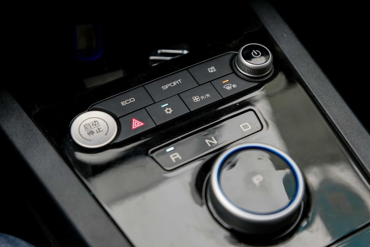 BYD E3 Chuxing - White Inside Black