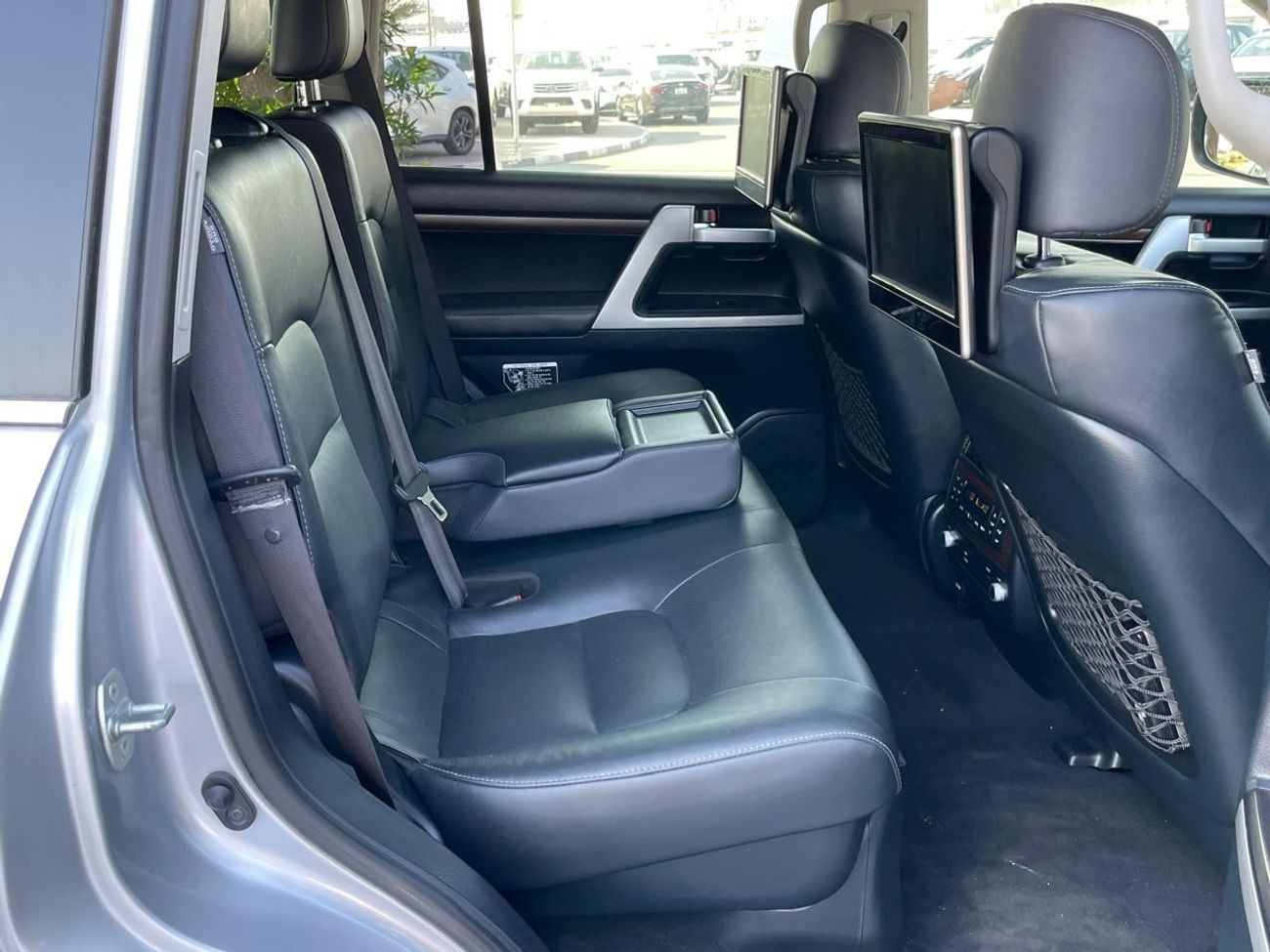 تويوتا لاند كروزر Diesel Engine Right Hand Drive 4.5 Liter Shape Modified To L C 300