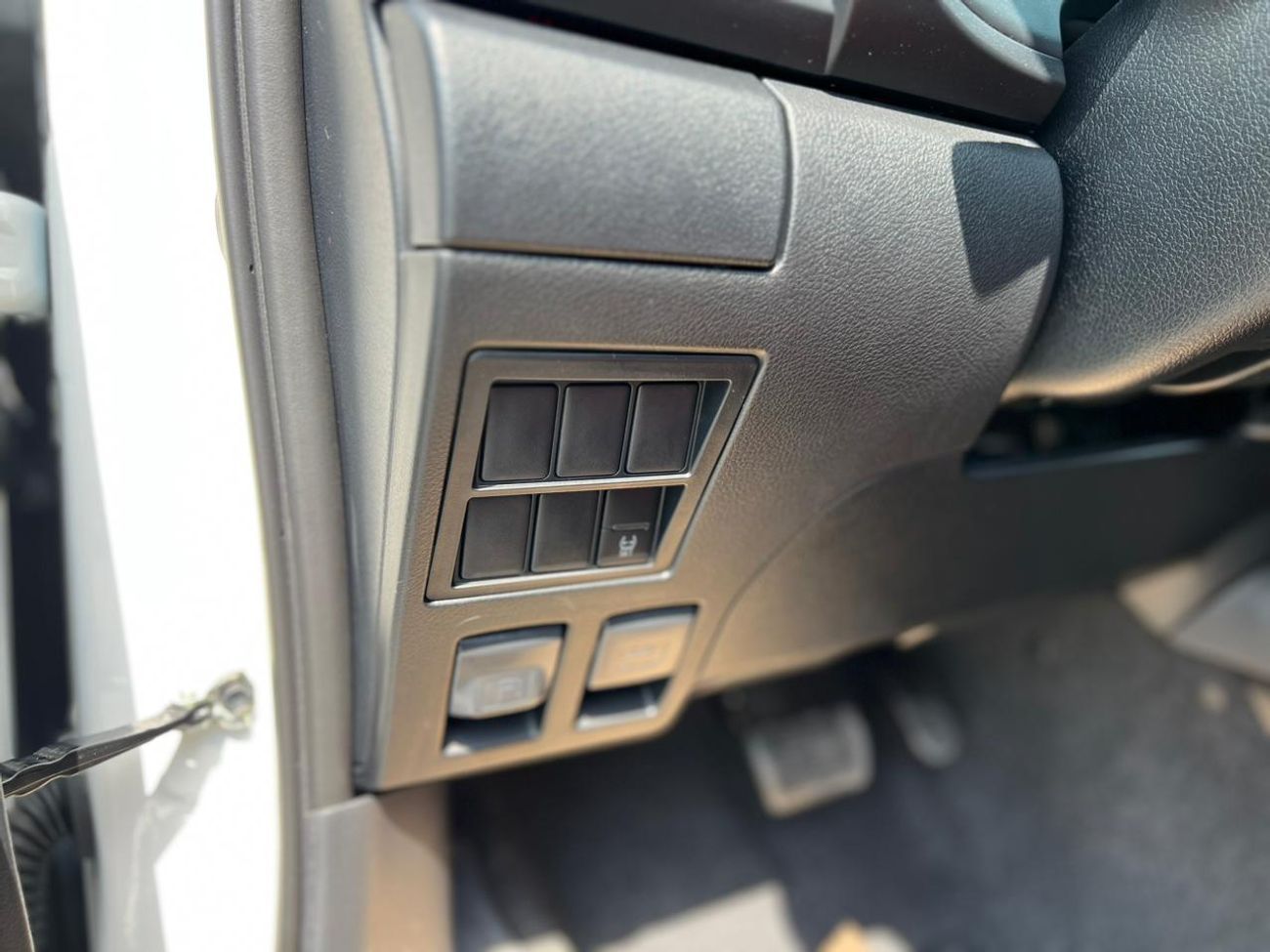 Toyota Hilux EXPORT ONLY - TOYOTA HILUX DLX 2.7L A/T