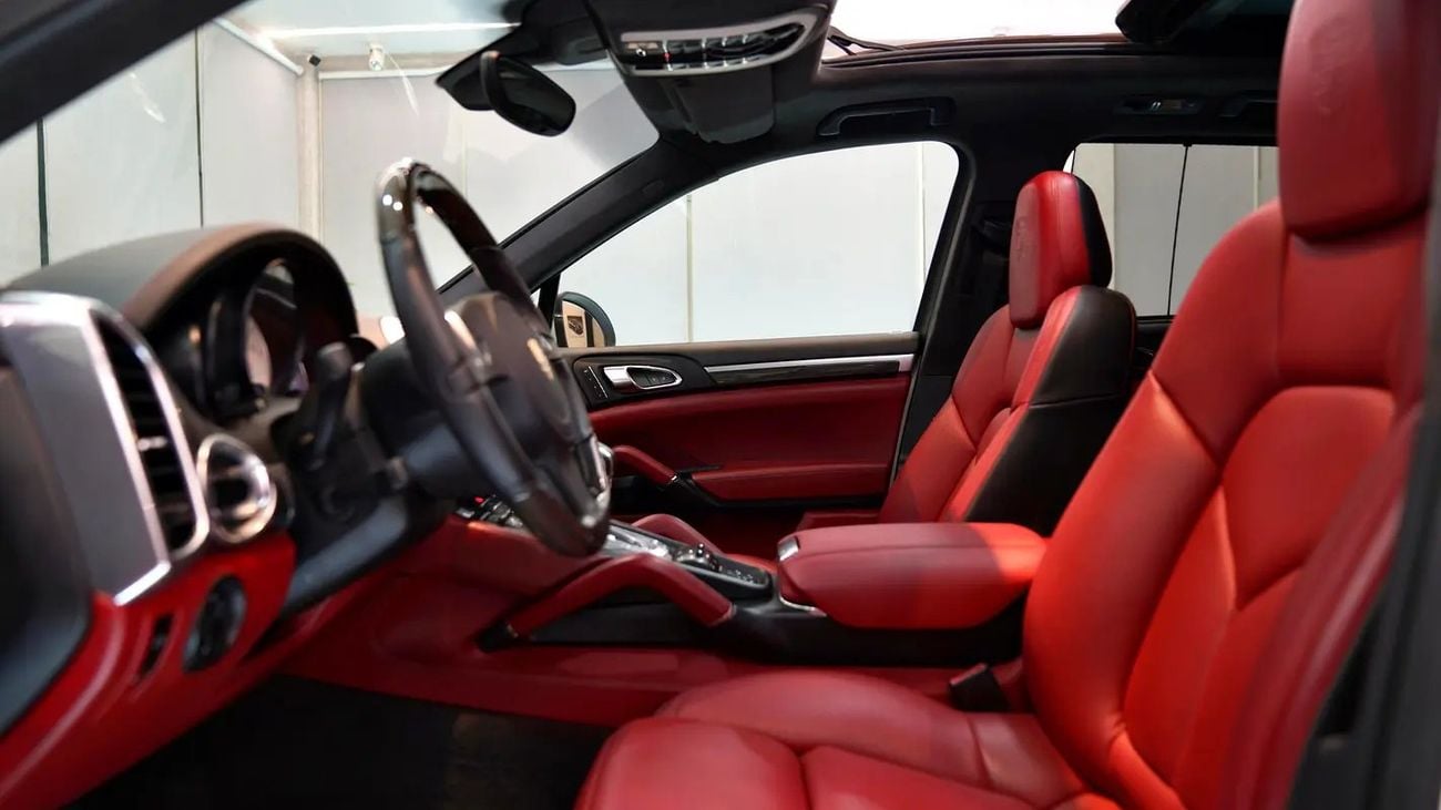 Porsche Cayenne SPECIAL GTS V8 || TOP RANGE || GCC || ACCIDENTS FREE || BEST CONDITION