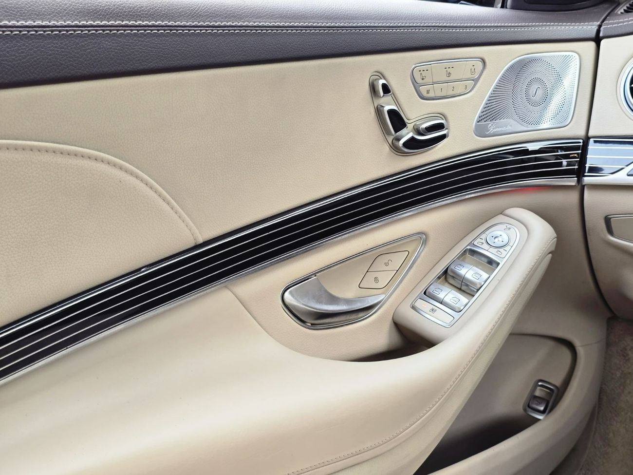 مرسيدس بنز S 560 اكسكلوسيف نسخة