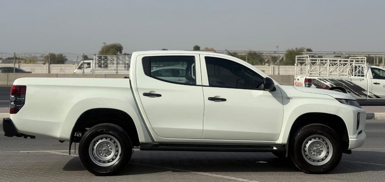 ميتسوبيشي تريتون DIESEL 2,4 LITER ,RIGHT HAND DRIVE ,2023 MODEL ,WHITE COLOR ,AUTOMATIC GEAR