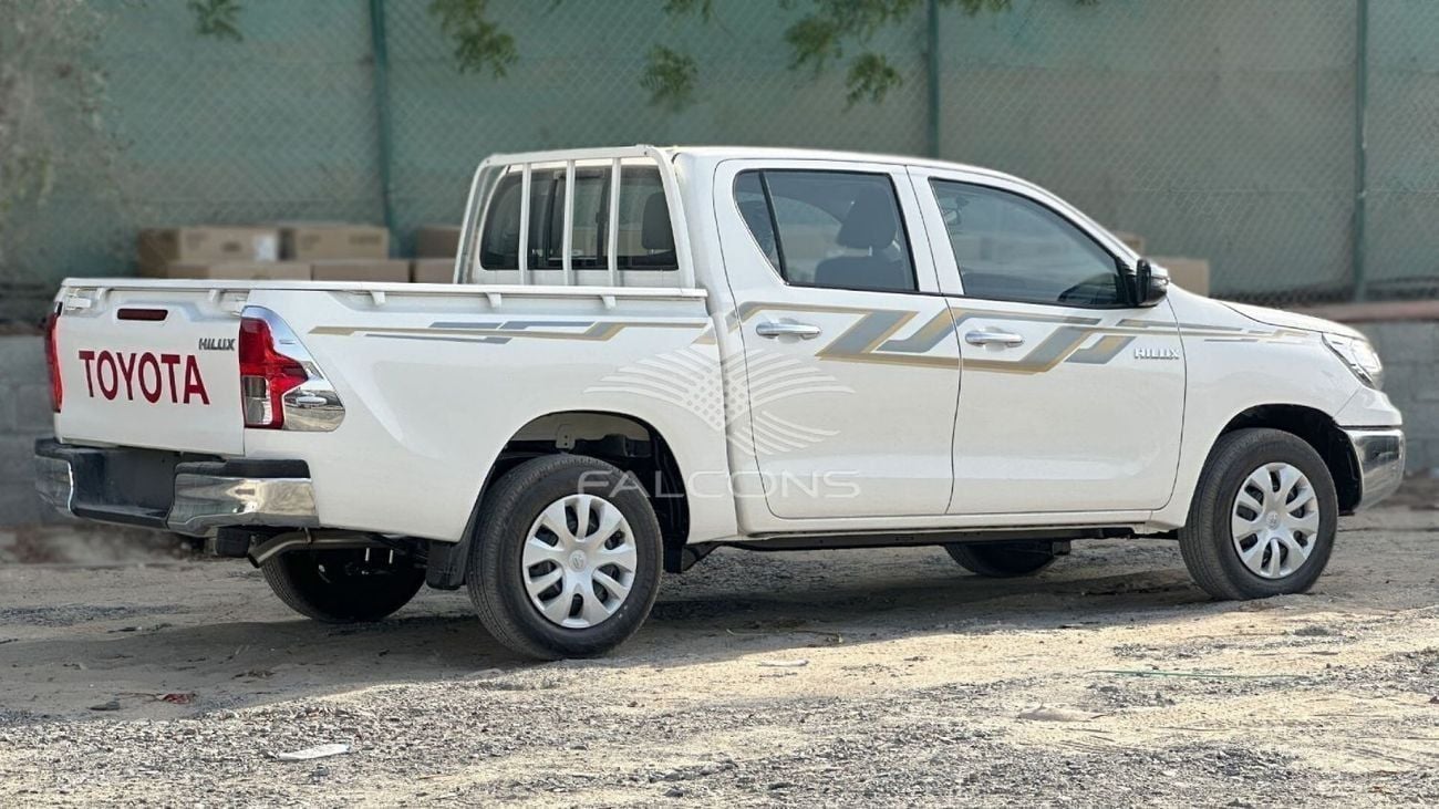 Toyota Hilux 2.4L V4 DC-2WD-GLX-MT