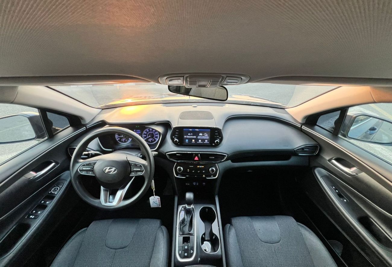 Hyundai Santa Fe 2019 Hyundai Santafe MiOption  2.0L V4 - Apple / Android Play -  AWD 4x4 - 89000 Mileage