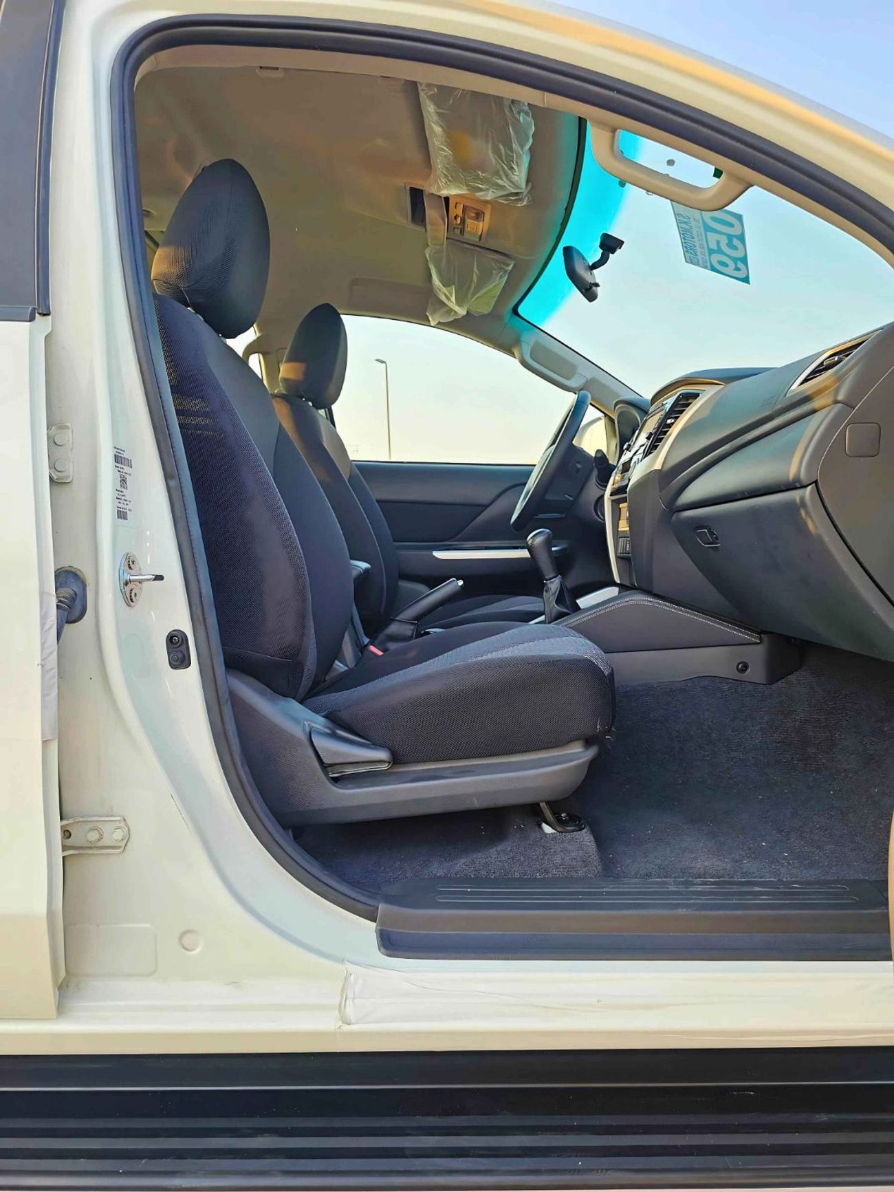 Mitsubishi L200 SPORTERO / 2.4L DIESEL / M/T / 4WD / SPECIAL OFFER / (CODE#68092)