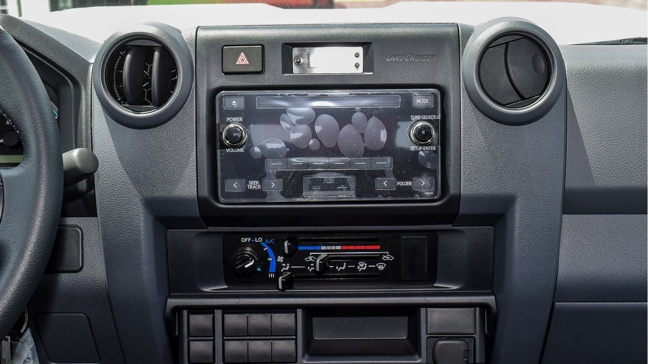 Toyota Land Cruiser Pick Up 4.0L V6 Double Cabin M/T