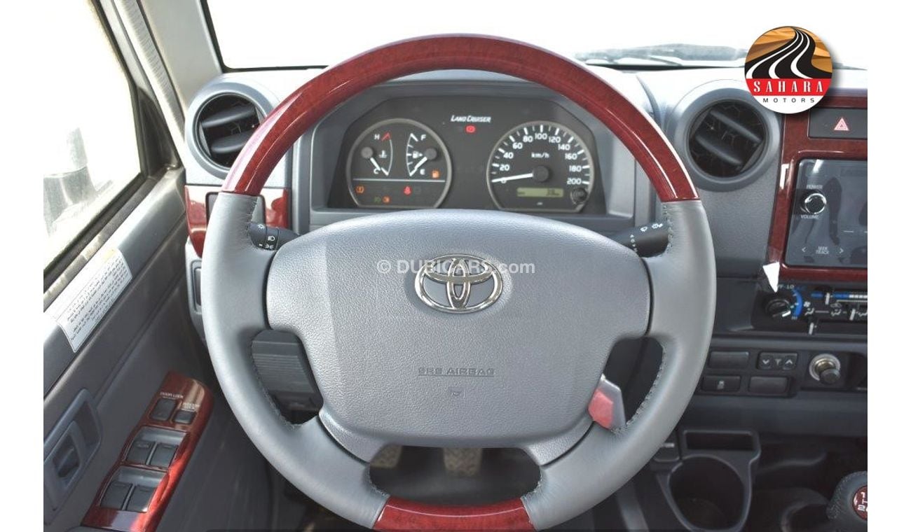 Toyota Land Cruiser Pick Up 79 DOUBLE CABIN PICKUP DLX V8 4.5L DIESEL MT