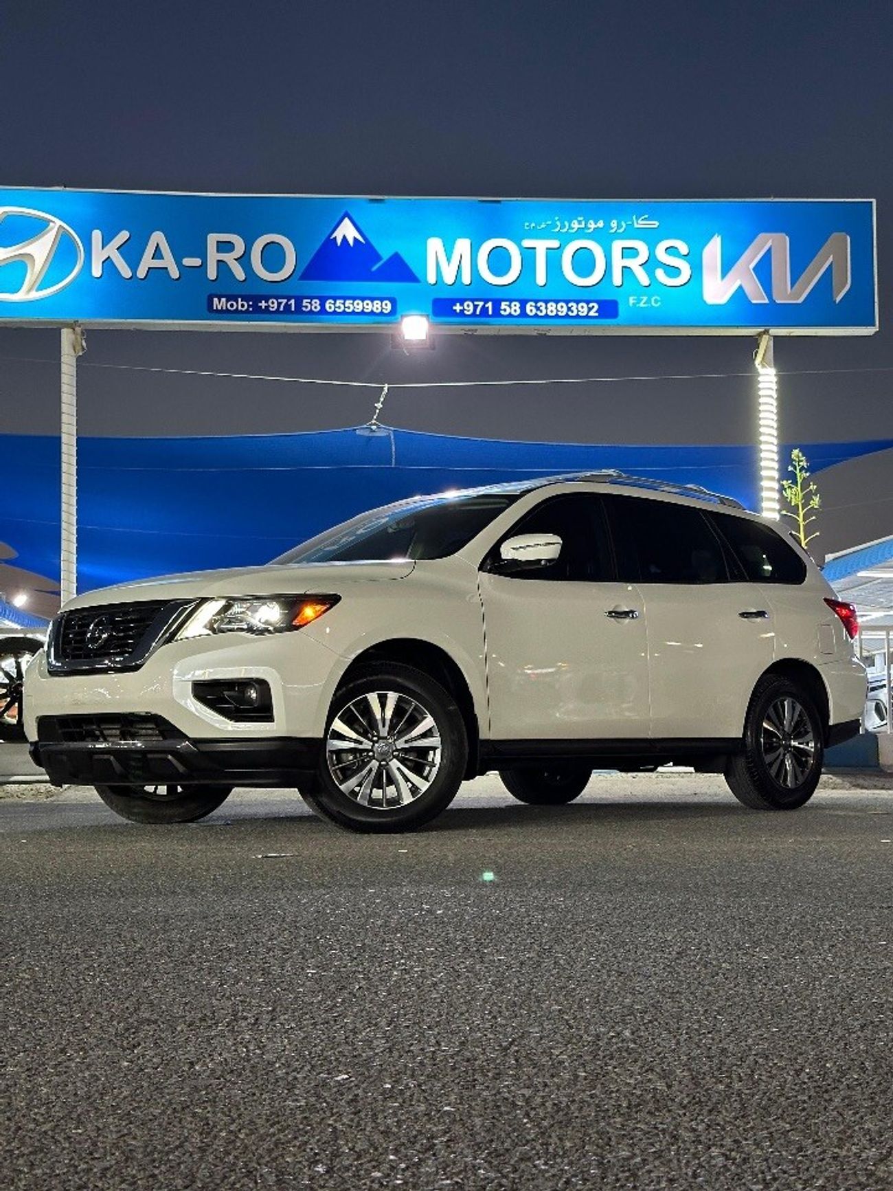 Nissan Pathfinder the car is in perfect condition, from the twentieth year, 4wd with an engine capacity of 3.5 360 cam