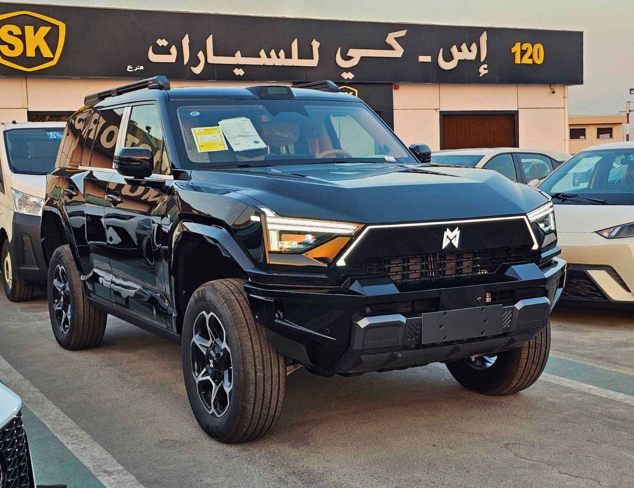 Dongfeng M Hero M817 HYBRID / 1.5L TURBO CHARGED / LARGE DISPLAY 15.6" TOUCHSCREEN / PANORAMIC ROOF (CODE#MH817H)