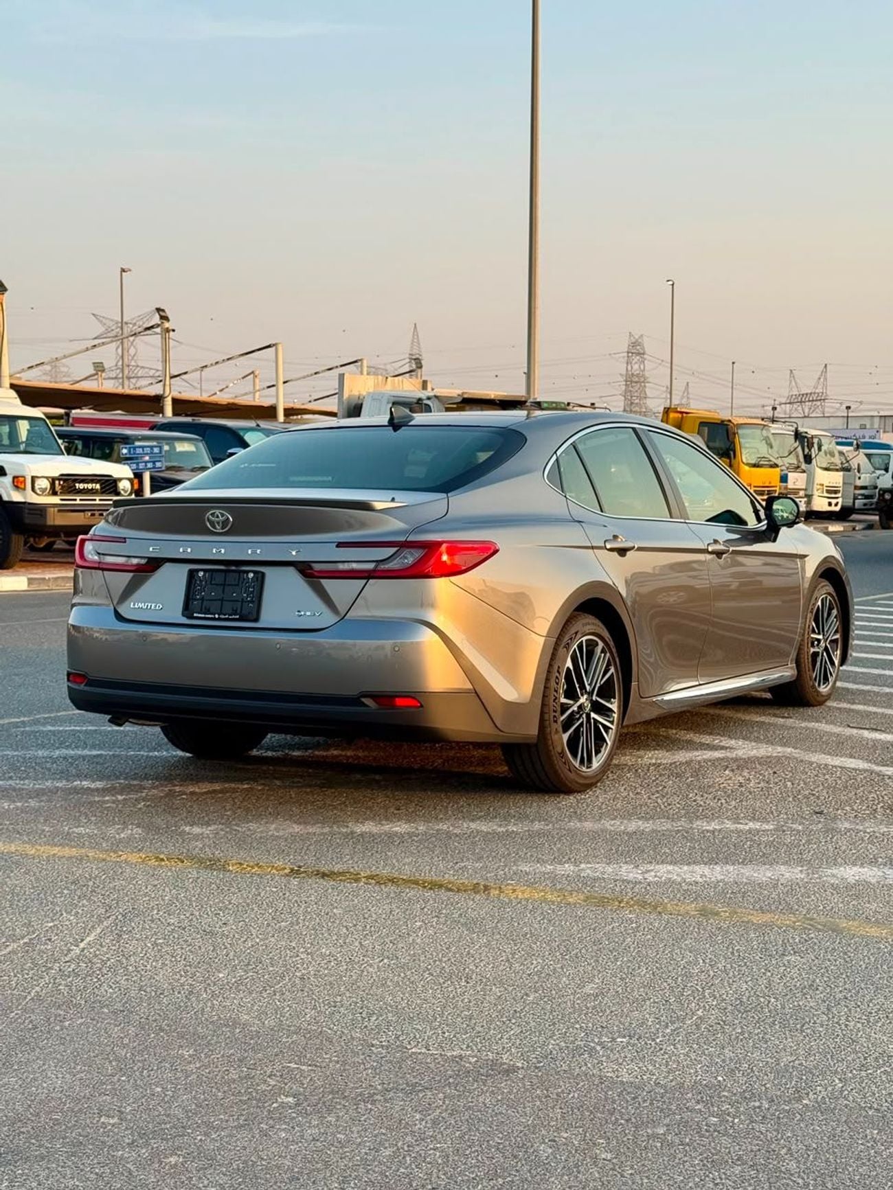 Toyota Camry Toyota Camry Limited HEV 2.5L Gray 2026 Al Futtaim Specs