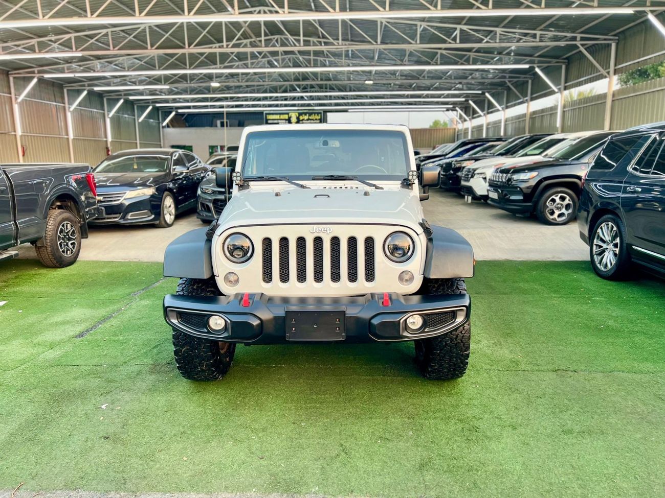 جيب رانجلر Sahara 3.6L A/T (5 Seater) warranty one year bank financie available