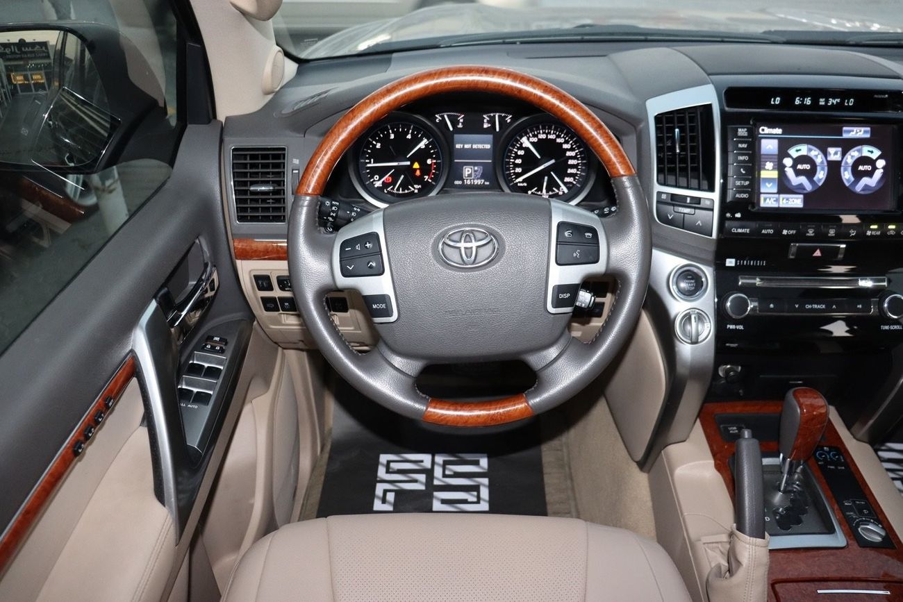 تويوتا لاند كروزر VXR