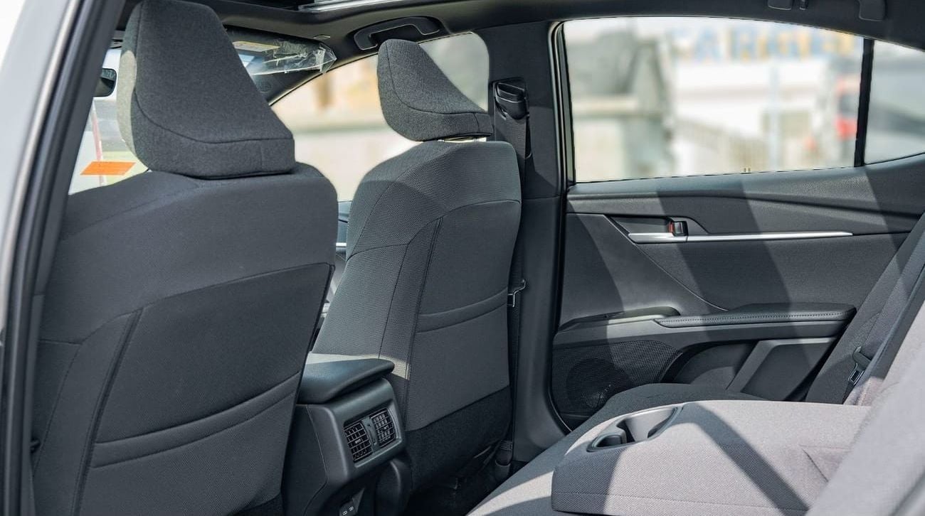 Toyota Camry 2025 Toyota Camry 2.5L LE Hybrid with panorama roof AT