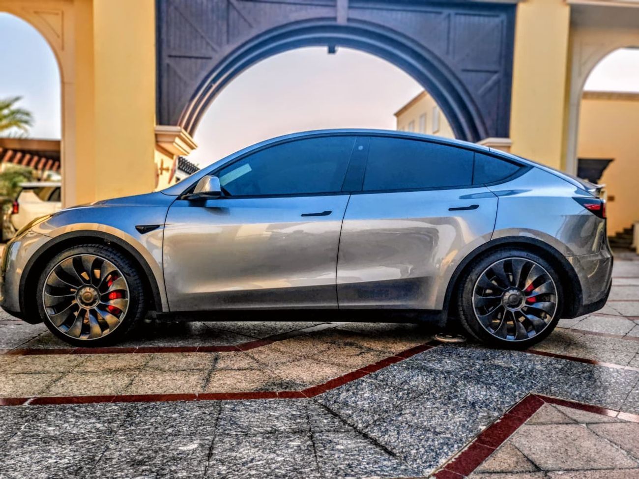 تسلا موديل Y Performance (AWD)