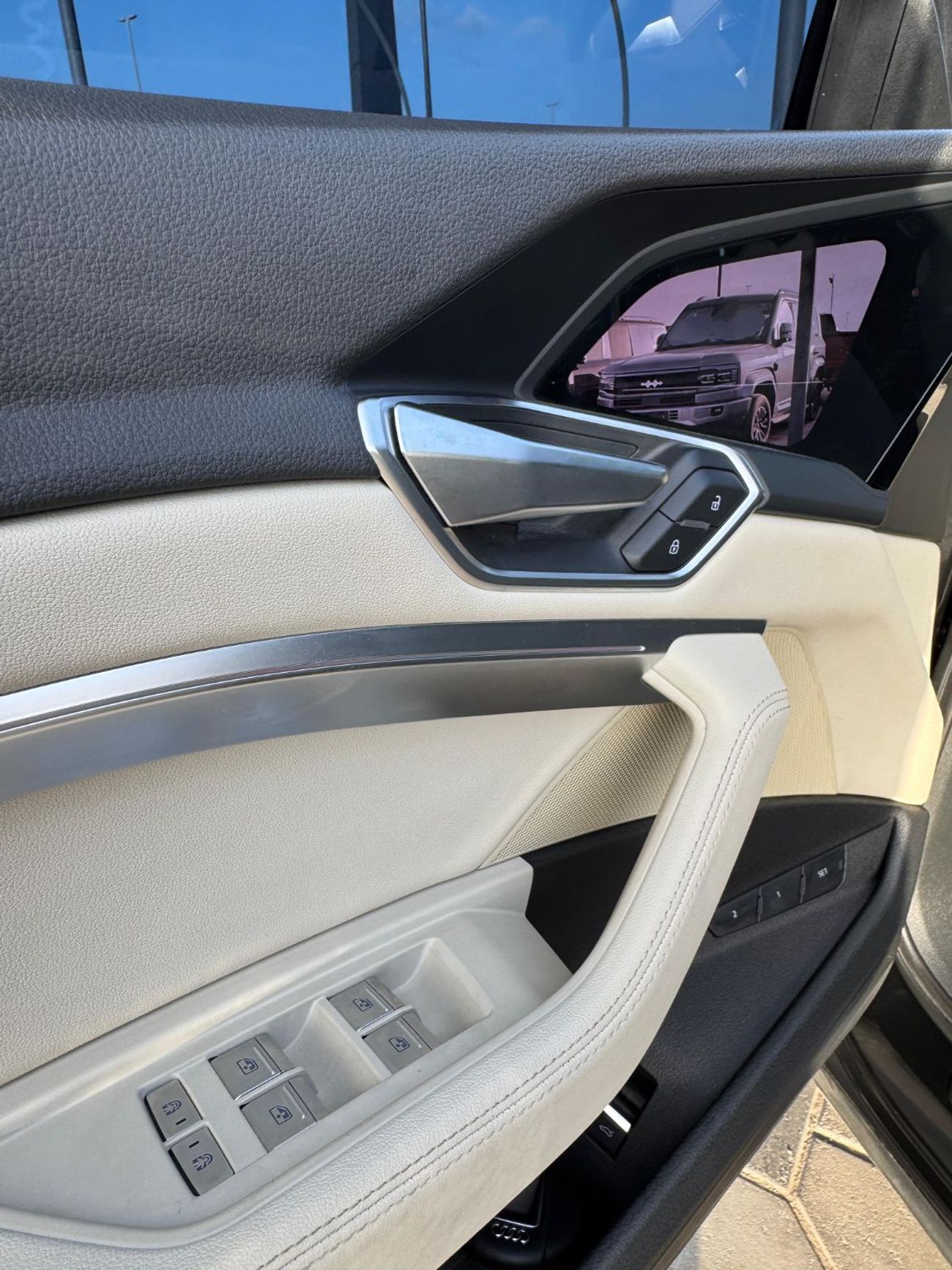 أودي Q8 إي ترون