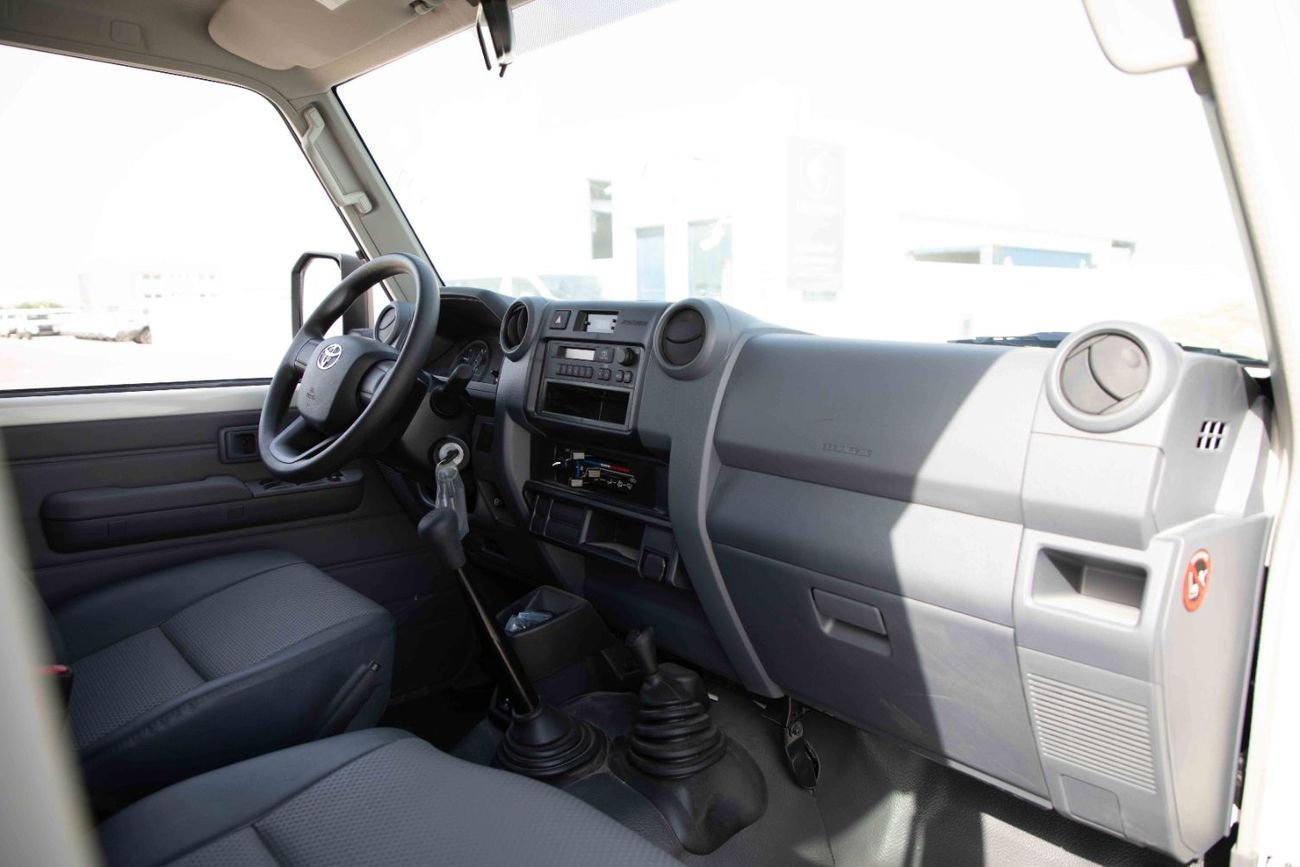 تويوتا لاند كروزر 70 2025 Toyota LC76 Hardtop 4.2L - 5 Door - Manual - White Inside Bluish Grey | Export Only