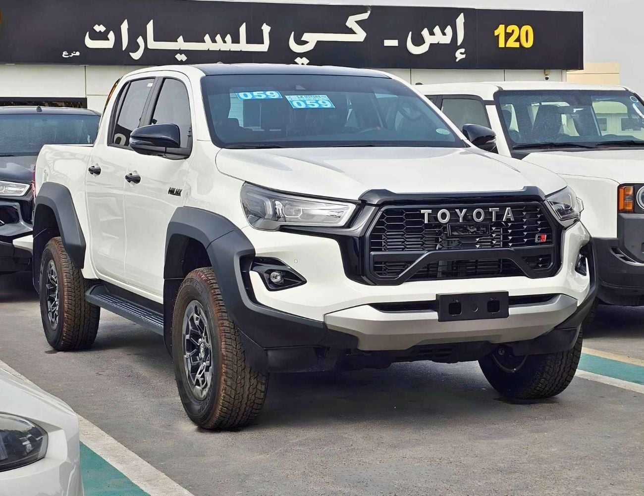 تويوتا هيلوكس GR SPORT DOUBLE CABIN / 2.8L DIESEL V4 / RADAR / 360*CAMERA/DRIVER PWR SEAT WITH LATHER (CODE# HGRD)