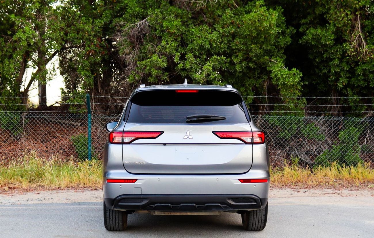 Mitsubishi Outlander GLX Basic 2.4L (5 Seater) ميتسوبيشي أوتلاندر 2023 خليجي GLS  2.4L (5 Seater) بحالة ممتازة
