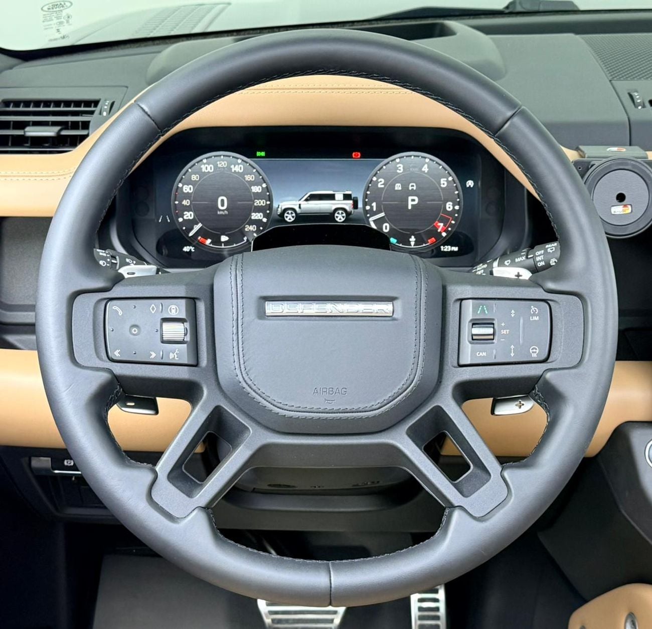لاند روفر ديفندر 2026 Land Rover Defender 110 P525 V8, 5 Years LR Warranty + Service Pack, Fully Loaded, GCC