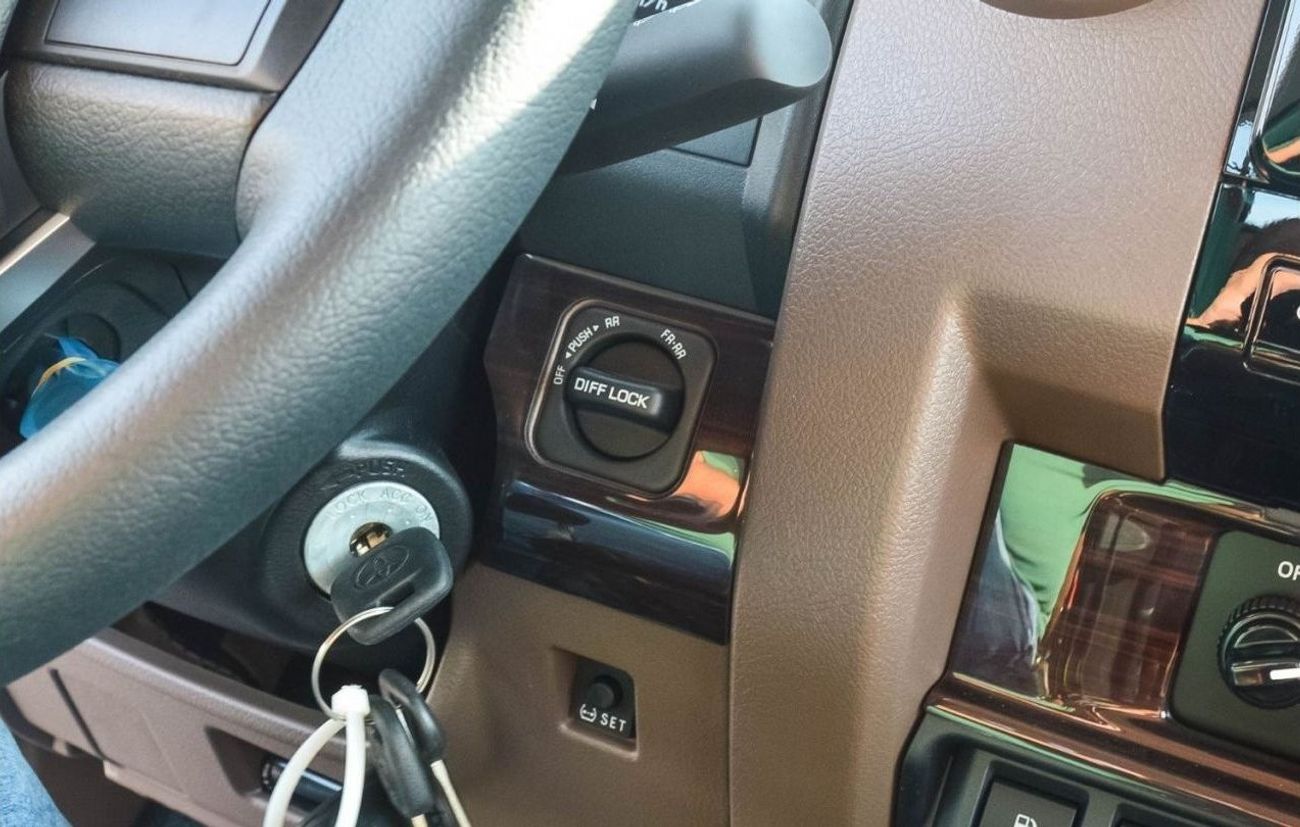 Toyota Land Cruiser Pick Up TOYOTA LAND CRUISER 79 4.0L 4WD PETROL PICKUP 2024