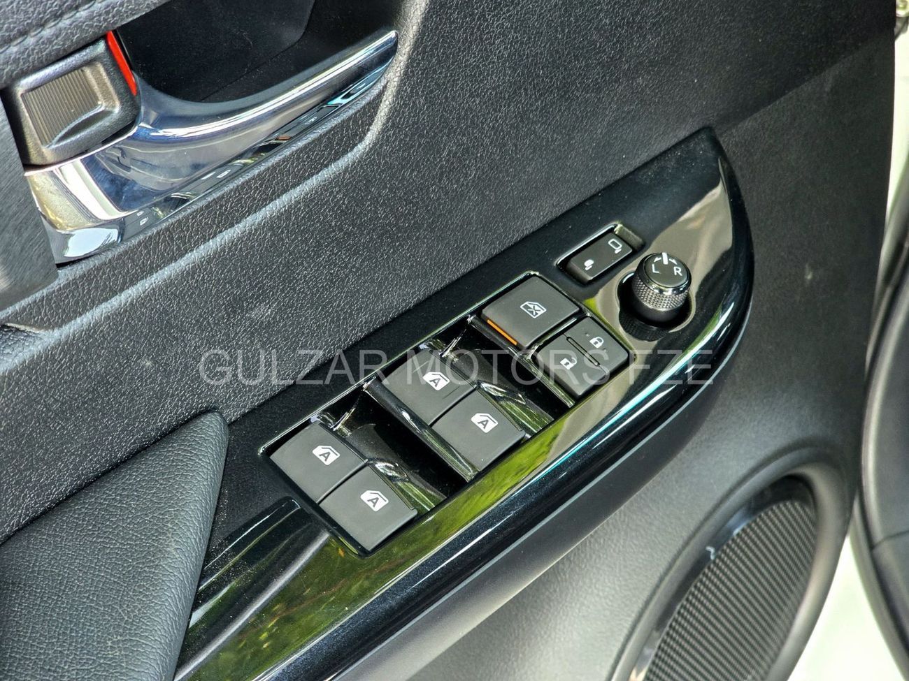 تويوتا هيلوكس HILUX ADVENTURE PETROL 4.0L - FULL WITH COMPRESSOR - WHITE INSIDE BLACK - OMANI