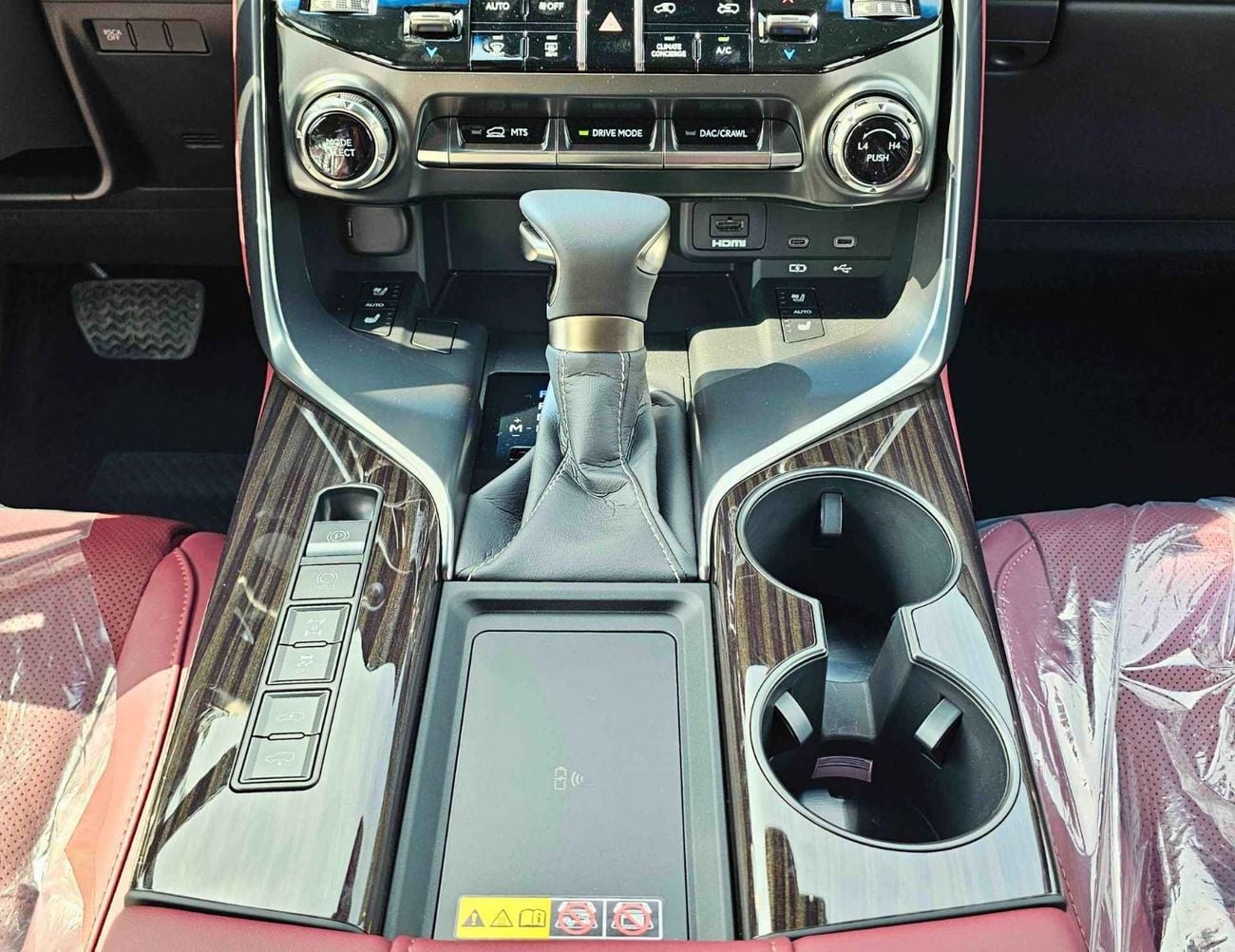 لكزس LX 500 MARK LEVINSON | 3.3L V6 DIESEL | RADAR | PWR WITH LEATHER SEATS / HEADS UP DISPLAY / FULL OPTION (CO