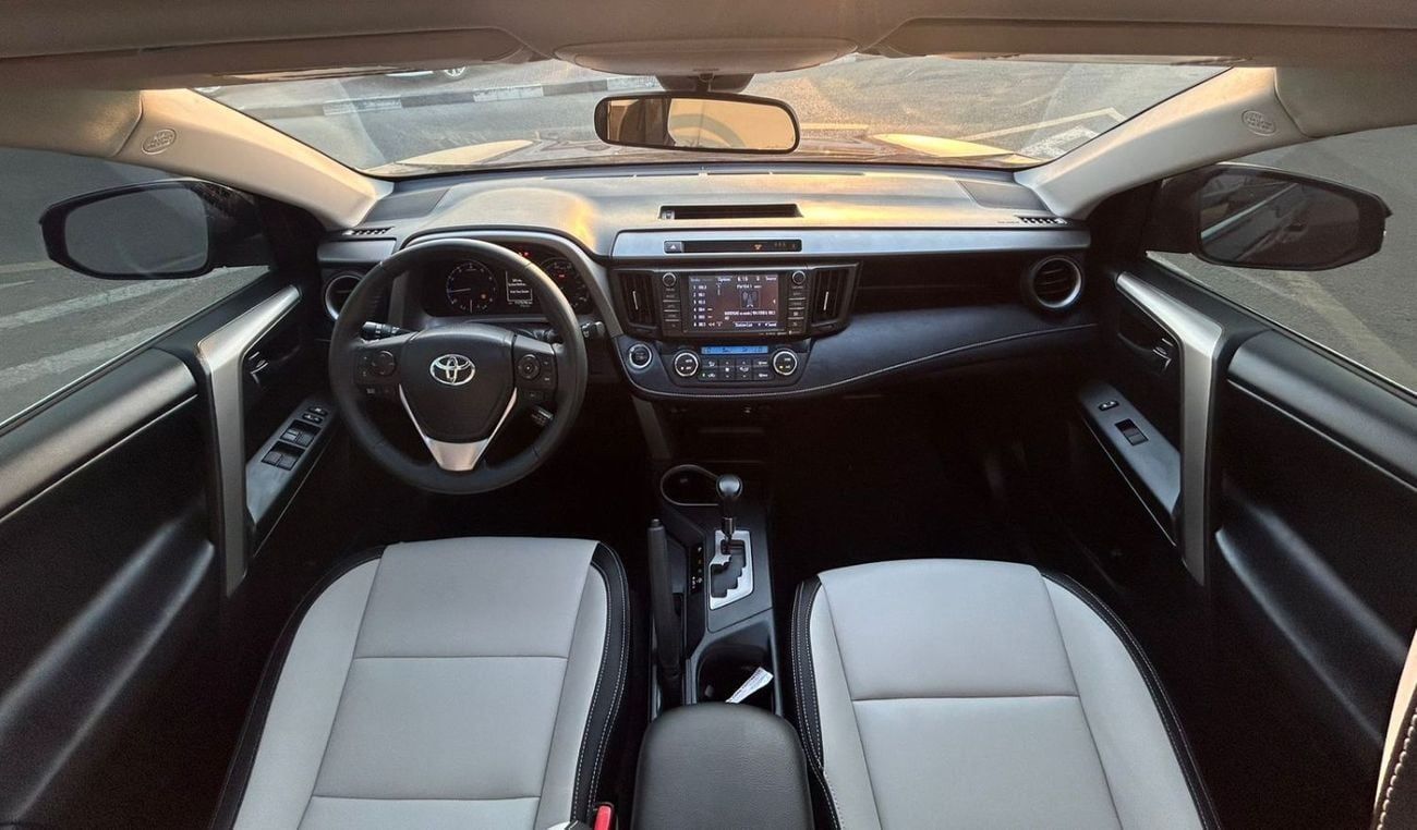 Toyota RAV4 2017 Toyota Rav4 Full Option XLE 2.5L V4 - Front / Back Sensors & Radar - Auto Trunk Push Start -