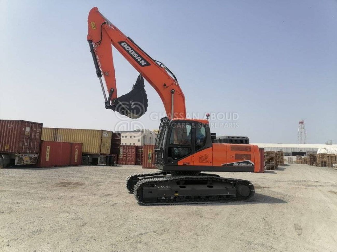 Doosan DX225 LCA DOOSAN DX225 LCA – CHAIN EXCAVATOR OPERATING WEIGHT 22 TON APPROX. WITH BUCKET 1.08 Cu.M BUCKET ( HE