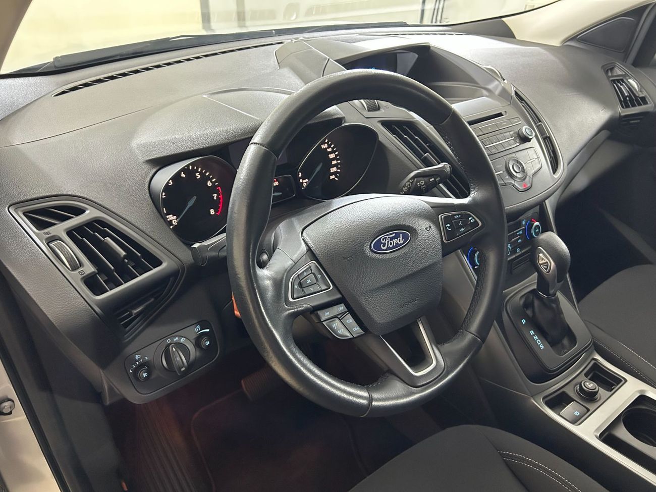 Ford Escape S E1020 / AL TAYER MOTORS AL QOUZ SHOWROOM