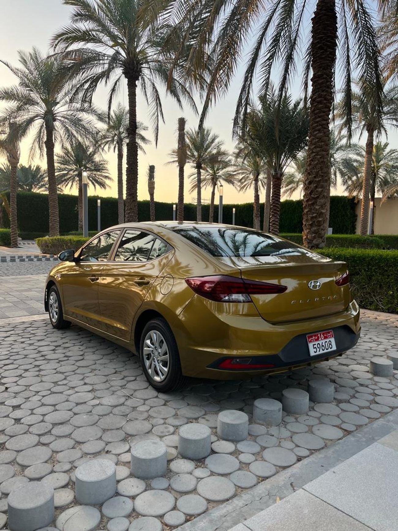 Hyundai Elantra Standard 2.0L GCC 2.0L