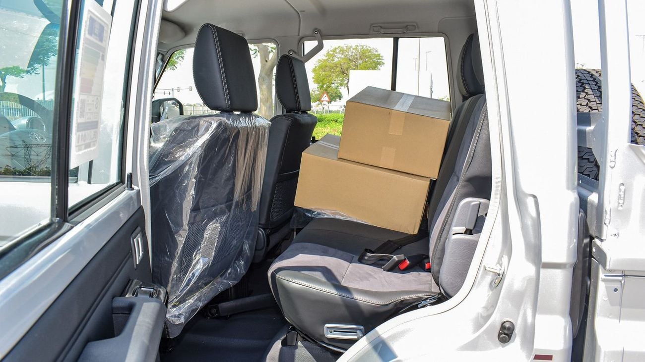 Toyota Land Cruiser Pick Up ECT0057 - 2025 TLC79 DCab Pick Up - 2.8L Diesel Auto Silver - Full Options