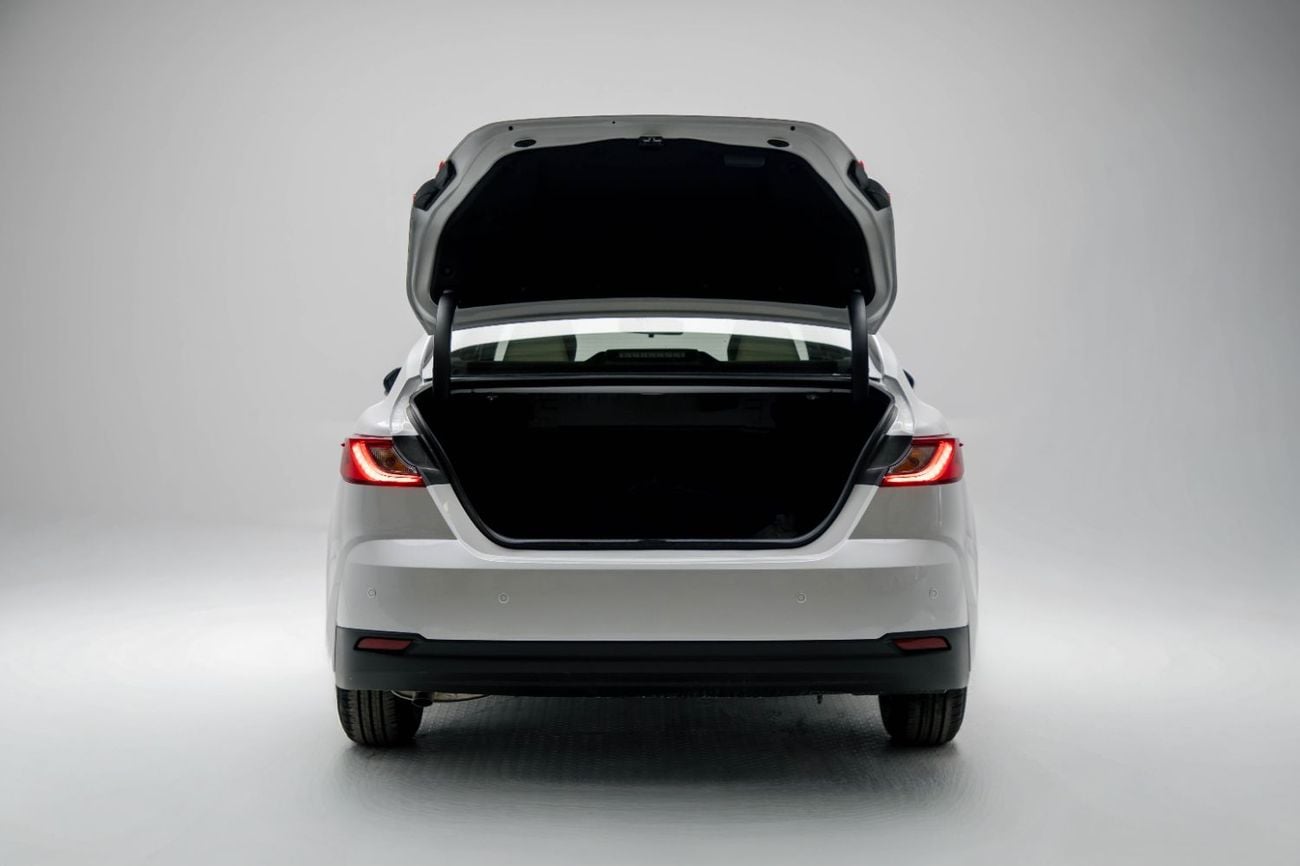 Toyota Camry LE 2.5L - Platinum White Pearl Inside Beige | Export Only