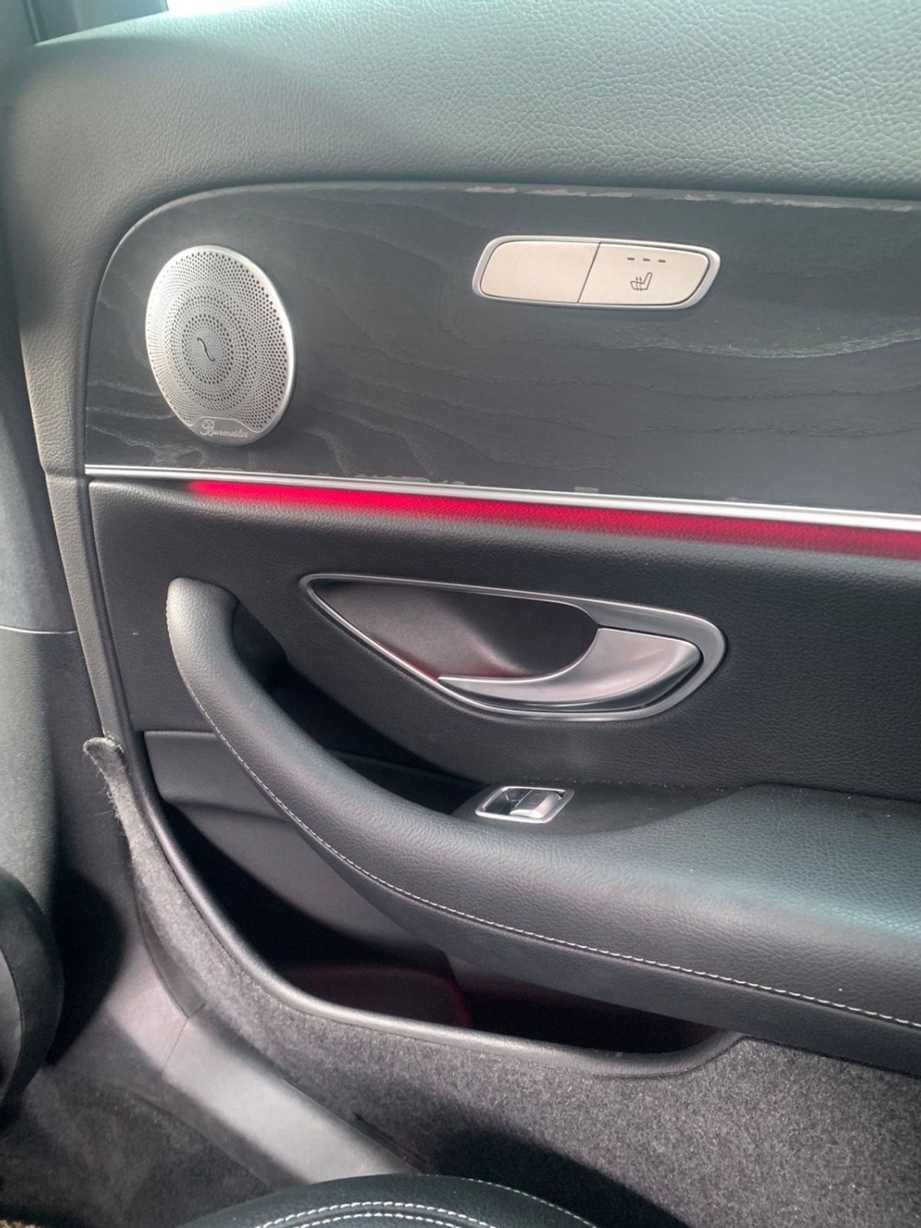 مرسيدس بنز E300 Mercedes-Benz E300 4Matic panorama V4 2.0L Model 2017 Price:90.000AED  Mileage:140.000 Km  Specifica