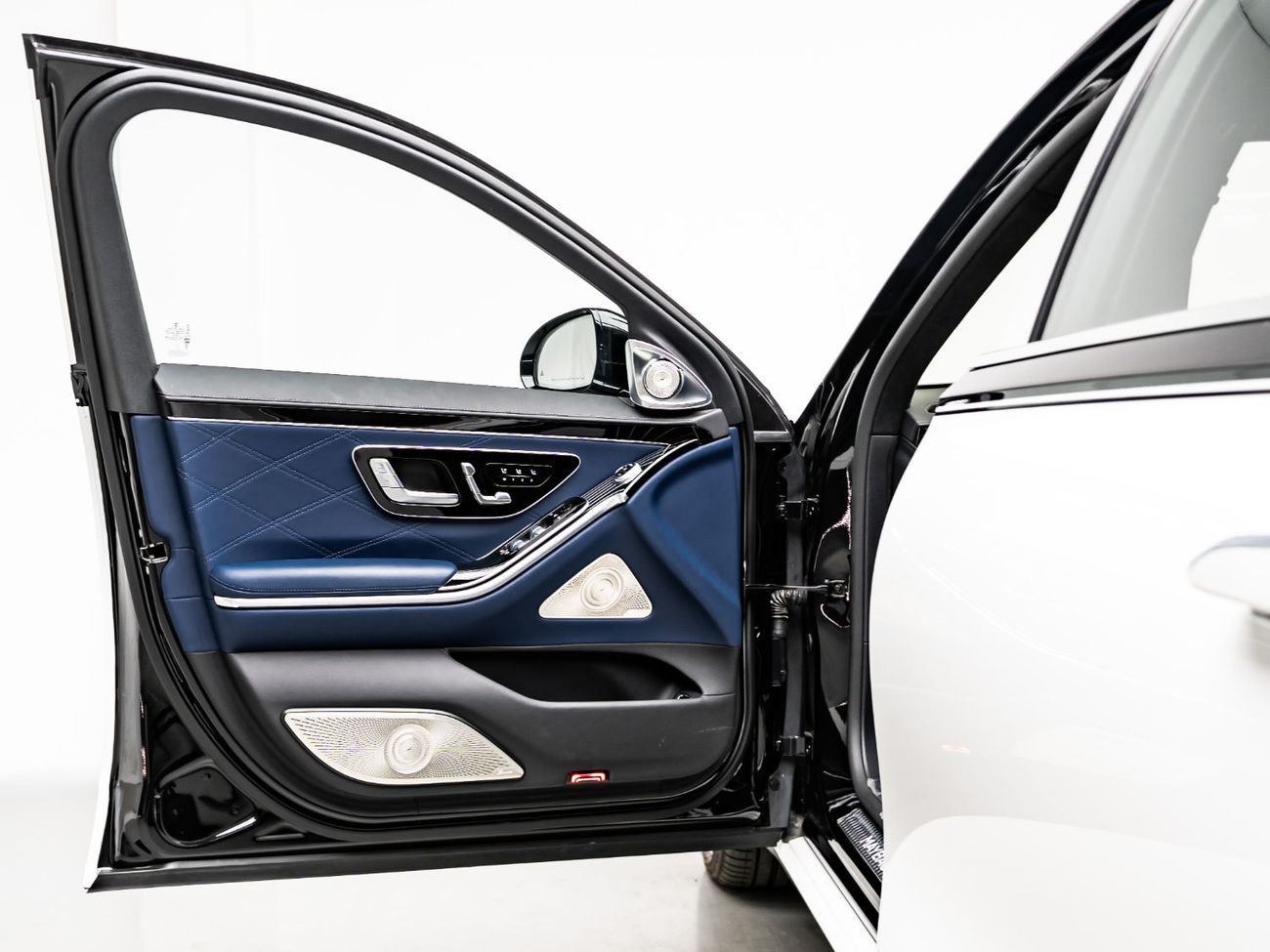 مرسيدس مايباخ S680 مايباخ 2024 Mercedes Maybach S680, 2028 Mercedes Warranty + Service Contract, Low KMs, GCC