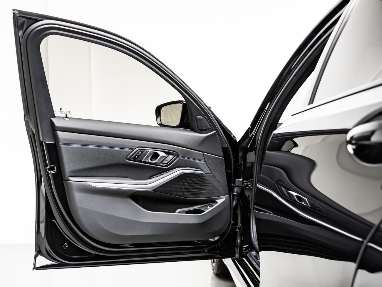 BMW M340i Std 3.0L 2025 BMW M340i xDrive, 2030 BMW Warranty + Service Contract, Low KMs, GCC