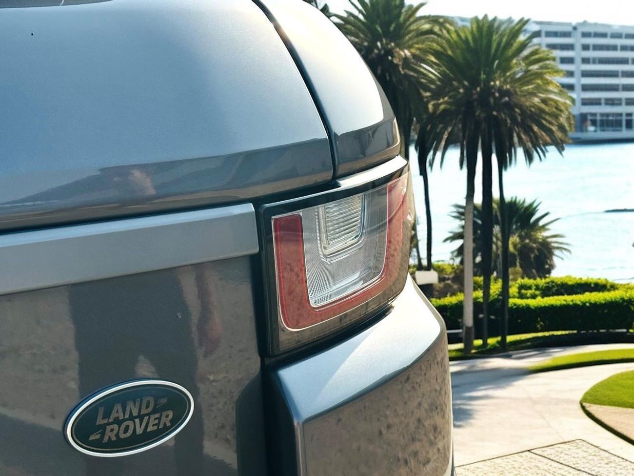 لاند روفر رانج روفر إيفوك SE 2.0L SUV (5 Door) | 2016 | GCC SPECS | AED 1,220 PER MONTH